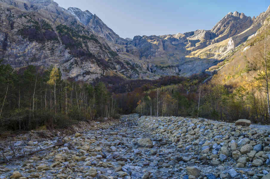 Huesca - parque nacional de Ordesa y Monte Perdido - valle de Pineta 16 - rio Cinca.jpg